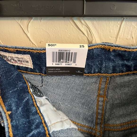 NWT Levi’s 501 Shorts High Rise Mid Length Raw Hem Button Fly - Picture 7 of 8